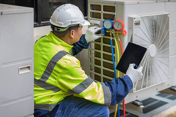 Professional Hvac technician working in Coosada, AL